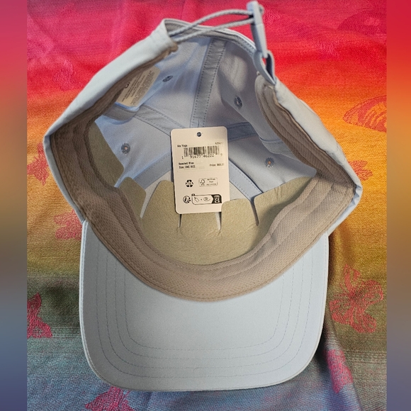 Alo Yoga Off-Duty Performance Hat - Picture 2 of 4